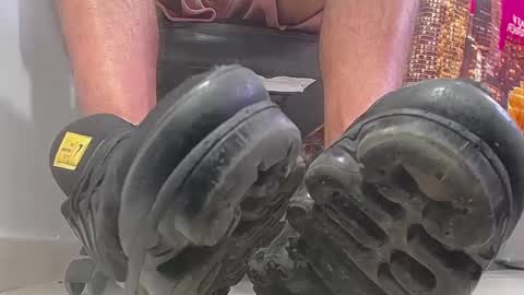 only foot                         worshipers here online show from 01-30-25, 09:25