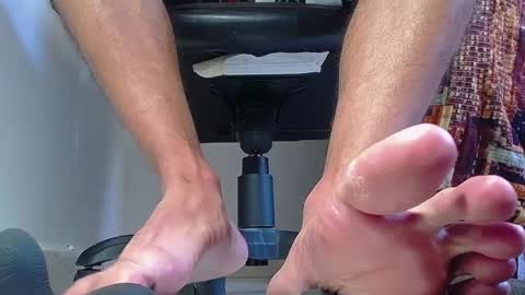 only foot                         worshipers here online show from 02-20-25, 09:31