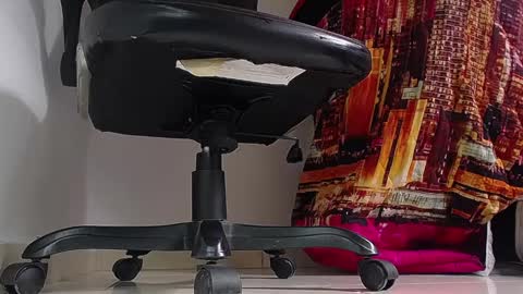 only foot                         worshipers here online show from 02-27-25, 06:53