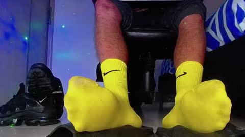 only foot                         worshipers here online show from 02-21-26, 07:09