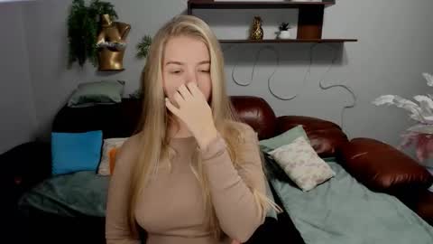 SirenaBloom online show from 09-25-25, 05:55