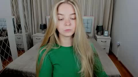 SirenaBloom online show from 09-30-25, 09:47