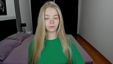 SirenaBloom online show from 10-01-25, 09:26