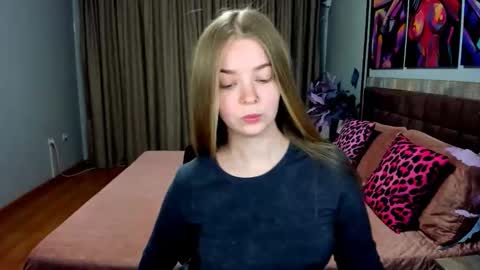 SirenaBloom online show from 05-01-26, 04:28