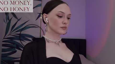 Snapshot of sirenaswhisper chatting on 06-17-26, 08:10 Goddess Sirena online show from 06-17-26, 08:10