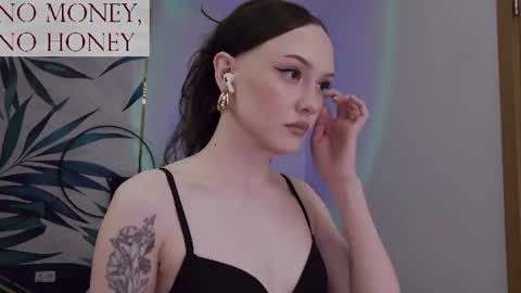 Snapshot of sirenaswhisper chatting on 06-19-26, 09:18 Goddess Sirena online show from 06-19-26, 09:18