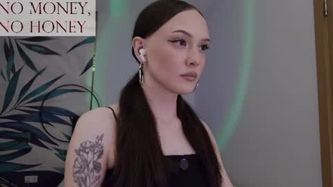 Snapshot of sirenaswhisper chatting on 06-29-26, 06:08 Goddess Sirena online show from 06-29-26, 06:08