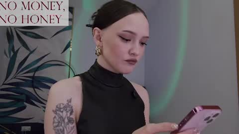 Snapshot of sirenaswhisper chatting on 07-03-26, 03:18 Goddess Sirena online show from 07-03-26, 03:18