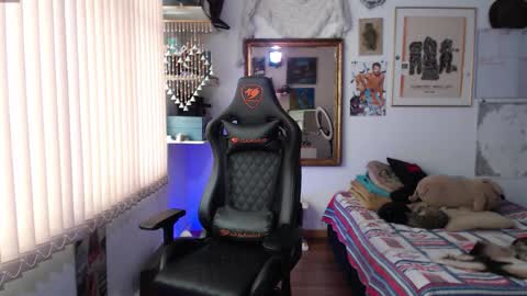 Snapshot of siriss_boyrag chatting on 11-06-25, 06:09 siriss_boyrag online show from 11-06-25, 06:09