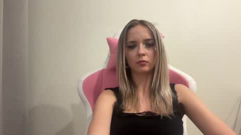 Snapshot of sisi_bunny chatting on 06-10-26, 05:45 Sisi Bunny online show from 06-10-26, 05:45