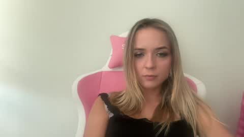 Snapshot of sisi_bunny chatting on 07-06-26, 10:34 Sisi Bunny online show from 07-06-26, 10:34
