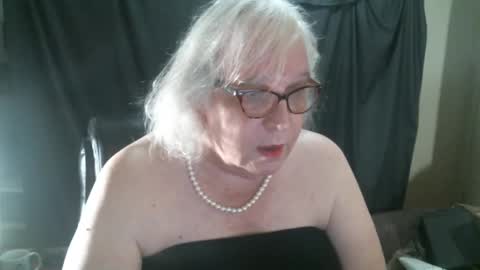 Sissy Diane online show from 12-16-24, 12:37