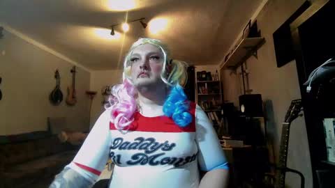 Snapshot of sissylovedoll chatting on 12-25-24, 08:39 Tiffany Candy online show from 12-25-24, 08:39