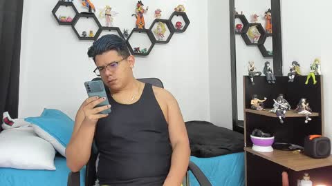 Snapshot of siul_bigcock chatting on 02-04-25, 12:22 Siul Thompson online show from 02-04-25, 12:22
