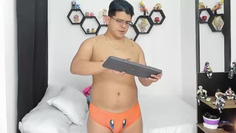 Snapshot of siul_bigcock chatting on 02-18-25, 06:26 Siul Thompson online show from 02-18-25, 06:26