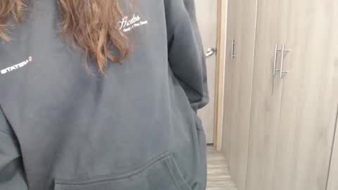 Snapshot of skarlet_adams chatting on 01-10-25, 12:06 Alice online show from 01-10-25, 12:06