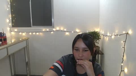 Snapshot of skarlet_adams chatting on 01-24-25, 06:35 Alice online show from 01-24-25, 06:35