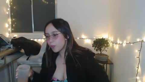 Snapshot of skarlet_adams chatting on 01-28-25, 10:23 Alice online show from 01-28-25, 10:23