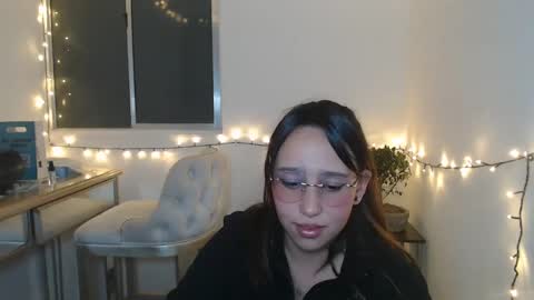Snapshot of skarlet_adams chatting on 01-29-25, 09:28 Alice online show from 01-29-25, 09:28