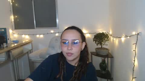 Snapshot of skarlet_adams chatting on 01-30-25, 06:43 Alice online show from 01-30-25, 06:43