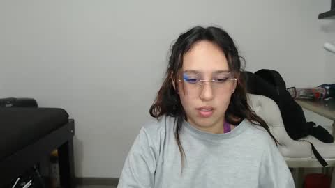 Snapshot of skarlet_adams chatting on 02-06-25, 02:00 Alice online show from 02-06-25, 02:00