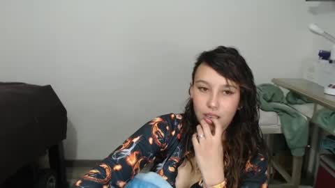 Snapshot of skarlet_adams chatting on 02-14-25, 02:28 Alice online show from 02-14-25, 02:28