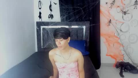 Snapshot of skarleth018 chatting on 10-31-25, 12:17 Skarleth online show from 10-31-25, 12:17