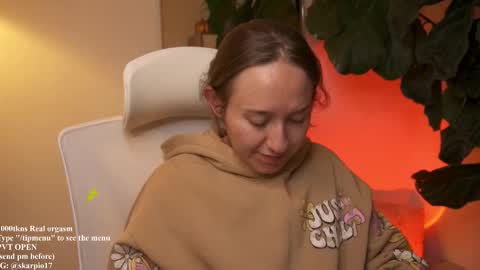 Snapshot of skarpio17 chatting on 09-11-25, 12:33 Im Scarlett ONLINE 5pm-10pm NYC time online show from 09-11-25, 12:33