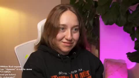 Snapshot of skarpio17 chatting on 09-18-25, 03:30 Im Scarlett ONLINE 5pm-10pm NYC time online show from 09-18-25, 03:30