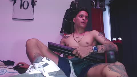 Snapshot of skateboy444 chatting on 01-09-25, 10:41 king online show from 01-09-25, 10:41