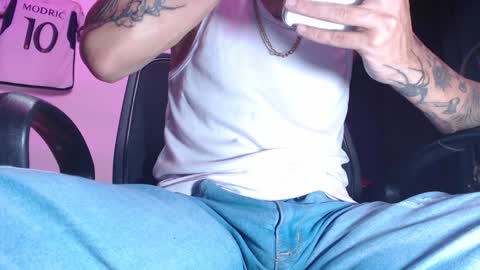 Snapshot of skateboy444 chatting on 01-26-25, 05:34 king online show from 01-26-25, 05:34