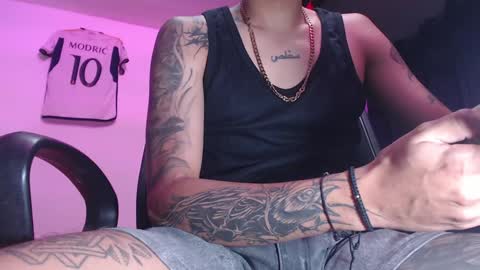 Snapshot of skateboy444 chatting on 01-31-25, 04:36 king online show from 01-31-25, 04:36