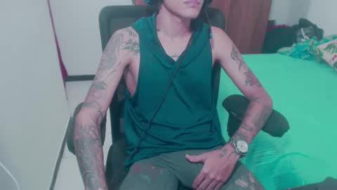 Snapshot of skateboy444 chatting on 10-09-25, 06:55 king online show from 10-09-25, 06:55