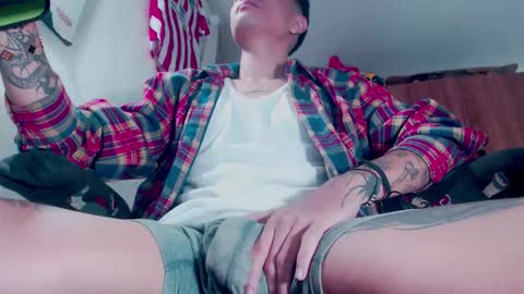 Snapshot of skateboy444 chatting on 12-04-25, 10:02 king online show from 12-04-25, 10:02