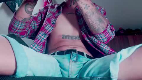 Snapshot of skateboy444 chatting on 01-06-26, 04:16 king online show from 01-06-26, 04:16