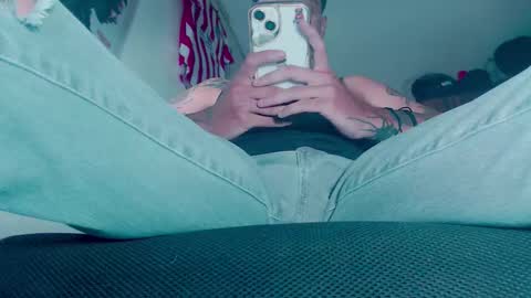 Snapshot of skateboy444 chatting on 01-18-26, 04:16 king online show from 01-18-26, 04:16