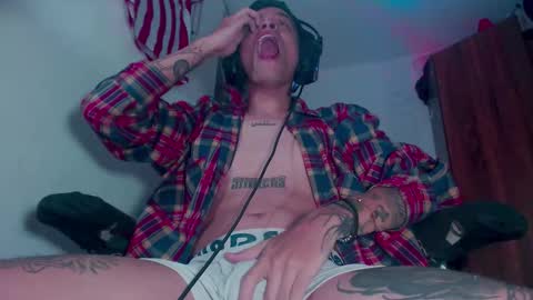 Snapshot of skateboy444 chatting on 02-17-26, 05:15 king online show from 02-17-26, 05:15