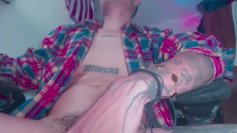 Snapshot of skateboy444 chatting on 02-19-26, 06:42 king online show from 02-19-26, 06:42