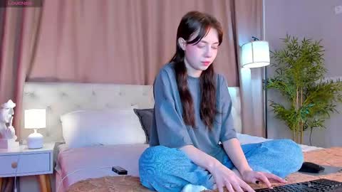 Snapshot of skelerata chatting on 10-19-25, 01:17 Emily online show from 10-19-25, 01:17