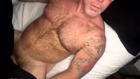 Snapshot of skimaskedbeef chatting on 01-02-25, 02:00 BEEF online show from 01-02-25, 02:00