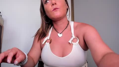 Snapshot of skin_taste chatting on 12-02-24, 06:54 TINNA online show from 12-02-24, 06:54