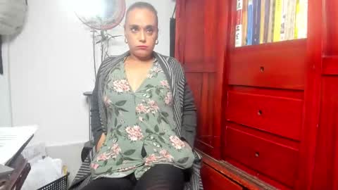 Snapshot of skin_taste chatting on 10-21-25, 05:46 TINNA online show from 10-21-25, 05:46