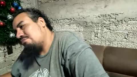 Snapshot of skinhell chatting on 06-14-26, 01:03 Elias online show from 06-14-26, 01:03