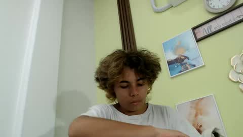 Snapshot of skinny18sexy chatting on 05-18-26, 07:41 skinny online show from 05-18-26, 07:41