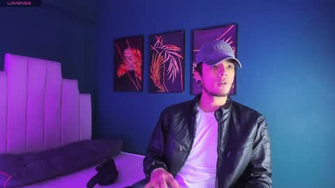 Snapshot of skinny_mac_ chatting on 05-18-26, 01:39 Mac online show from 05-18-26, 01:39