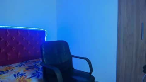 Snapshot of skinny_sam23 chatting on 04-11-26, 04:50 sam online show from 04-11-26, 04:50