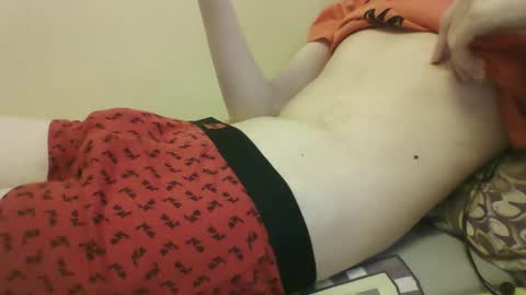 Snapshot of skinnycuteman chatting on 09-20-25, 12:17 skinnycuteb0y online show from 09-20-25, 12:17