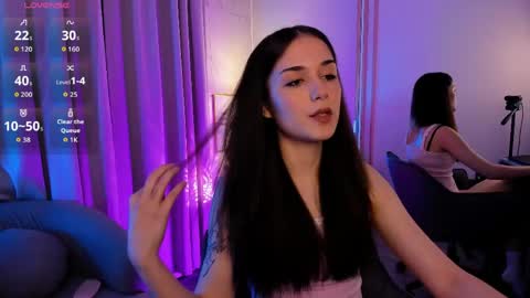 Snapshot of skinnyellie chatting on 05-06-26, 08:25 Ellie online show from 05-06-26, 08:25