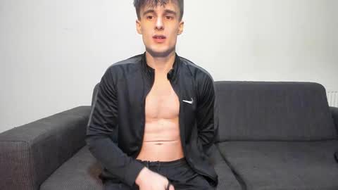 skinnyguywithbigd online show from 12-19-24, 03:40