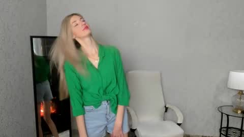 Snapshot of skinnyladyy chatting on 01-28-25, 02:11 Skinnyladyy online show from 01-28-25, 02:11